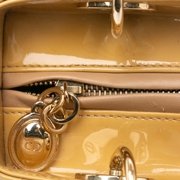 Pre-Loved Dior Medium Patent Cannage Lady Dior - Picture 7 of 10